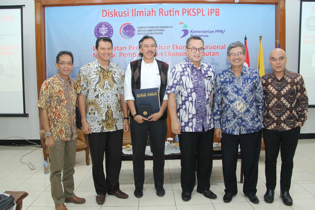 Foto moderator, pembicara, rektor IPB, dan ketua PKSPL IPB (foto: panitia)