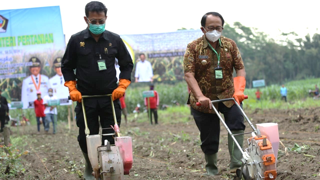 Menteri Pertanian Syahrul Yasin Limpo bersama Bupati Blitar Rijanto