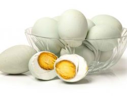 Cara Sederhana Membuat Telur Asin, Bisa Jadi Bisnis Rumahan
