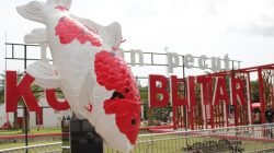 Patung koi di Kabupaten Blitar Patung koi di Kabupaten Blitar