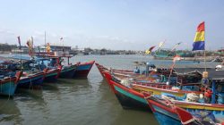 Kapal nelayan di Pelabuhan Perikanan Samudra PPS Cilacap, Jawa Tengah (Sumber: Mongabay).