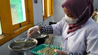 Pembuatan sosis Basuke