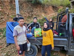 Relawan Wanua Panrita Bagikan Bantuan Pupuk untuk Kelompok Tani Bukit Cindakko