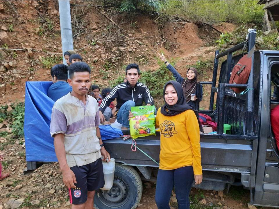 Serah Terima Bantuan Pupuk untuk Kelompok Tani Bukit Cindakko, Kabupaten Maros Sulawesi Selatan