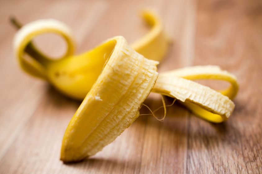 Сколько лежат бананы. Банан лежит. Банан от гриппа. Ключи от банана. Лежавший банан внутри красивый.