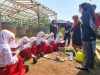 Siswa SDN 2 Cisaat Sukabumi Belajar Bertani Ramah Lingkungan Sejak Dini