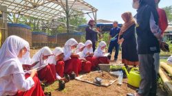 Siswa SDN 2 Cisaat Sukabumi Belajar Bertani Ramah Lingkungan Sejak Dini