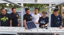 Kegiatan Instalasi Panel Surya pada system Aquaponik Tim Pengabdian Kepada Masyarakat Politeknik Pertanian Negeri Pangkajene Kepulauan (Polipangkep)