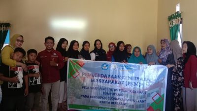 Tim Pemberdayaan Kemitraan Masyarakat (PKM) Universitas Sulawesi Barat bersama kelompok karya bersama, Pesisir Mampie Desa Galeso Kecamatan Wonomulyo, Kabupaten Polewali Mandar