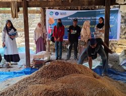 Berdayakan Peternak Sapi, Dosen Politani Pangkep lakukan Pendampingan dan Pelatihan Pembuatan Pakan Komplit (Complete Feed) di Desa Paopao Kabupaten Barru