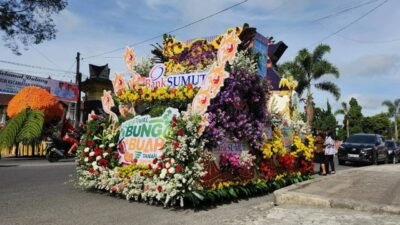 Festival Bunga dan Buah kali ini diisi dengan berbagai kegiatan seperti parade mobil hias, parade peragaan busana dan parade kontingen.